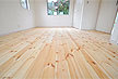 寝室にご採用頂いた欧州産針葉樹木材ノルディックパインフローリング画像（品番：NP-06）